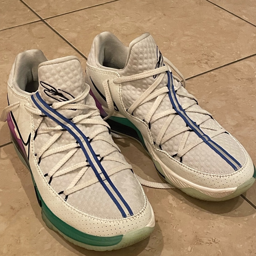 Nike LeBron 17 Low Basketball Shoes